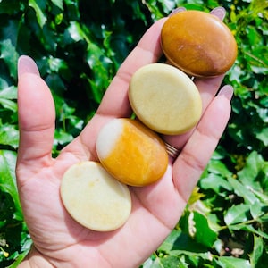 Natural Jade Worry Stone: Polished Thumb Crystal (45x35mm)