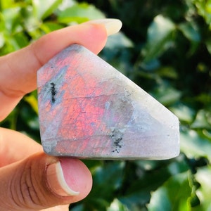 Flashy Pink Labradorite Palm Stone Free Form Geometric Shape (53.5G)