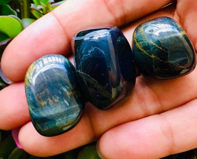 Blue Tigers Eye Crystal 1 Blue Tigers Eye Stone Huyan Hawk Etsy