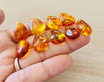研磨済み琥珀色のティアドロップ型クリスタル：コニャックブラウンの