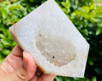 キラキラ輝く白瑪瑙ジオード - Etsy 日本