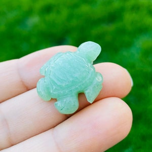 Carved Green Aventurine Turtle: Crystal Gemstone Animal (25-30mm)