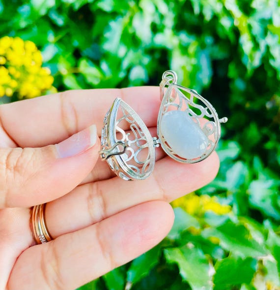 Silver Egg Wire Wrapped Cage Pendant: Gemstone Necklace Supply