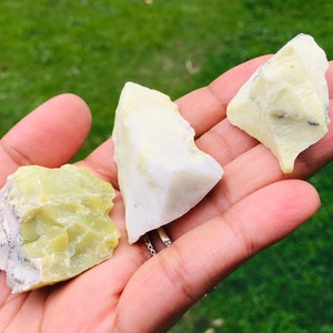 Raw Serpentine Crystal (1) Rough Serpentine Stone- Light Green Serpentine Stone - Natural Gemstone - Raw Crystal Rough Jade Serpentine Small
