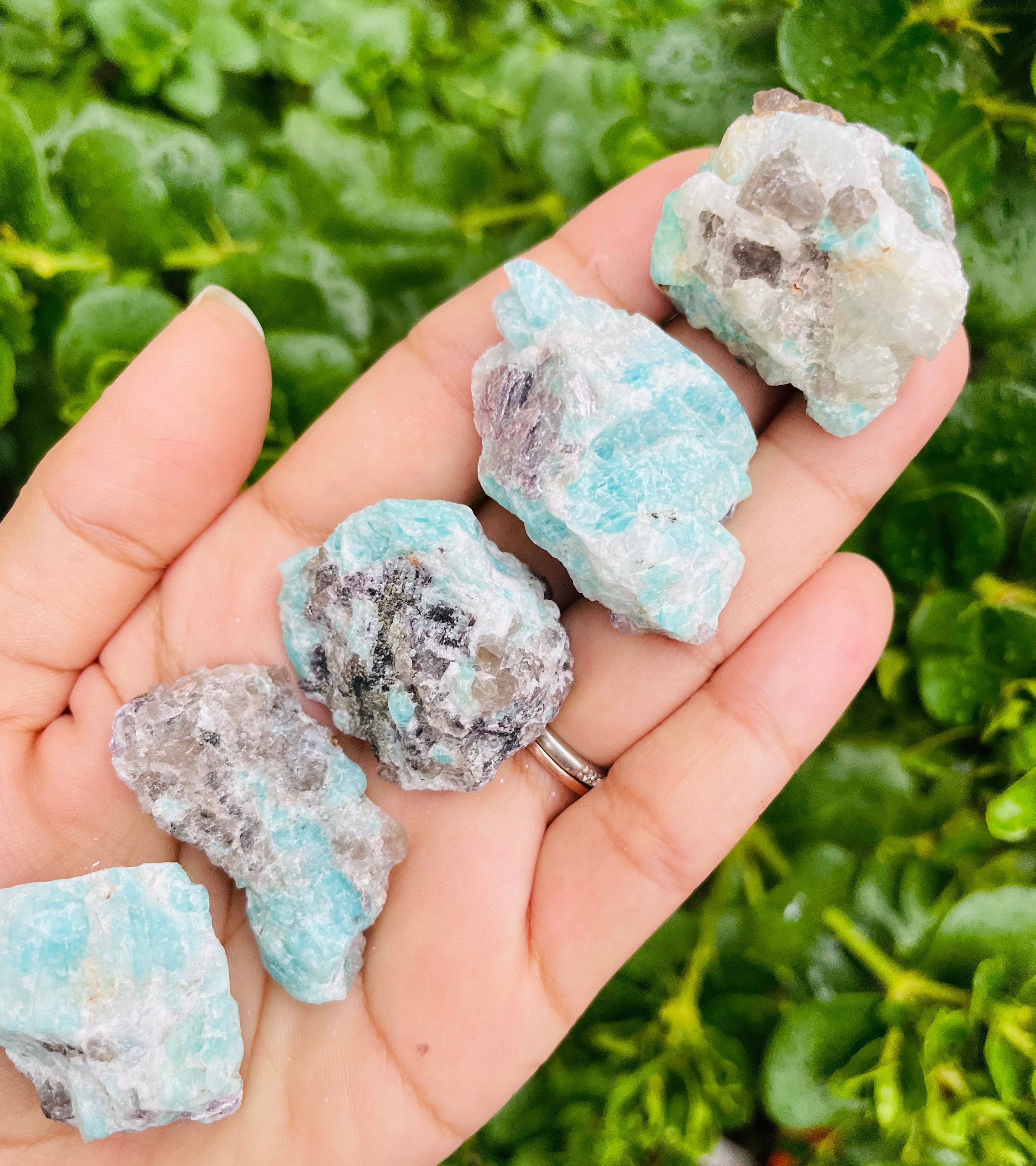 原石アマゾナイトクリスタル：青白色の原石（1インチ） - Etsy 日本