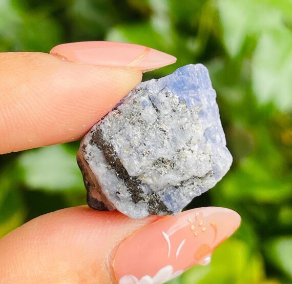 タンザナイト原石（9.5g）大きなタンザナイト原石、天然ブルー