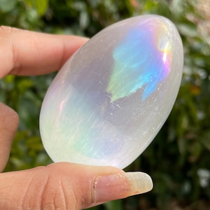 Cristal de selenita de aura arcoíris: esfera o huevo