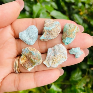 Lote de 6 piedras turquesas en bruto, pequeñas piedras de cristal turquesa claro en bruto, cristales en bruto, pepitas de turquesa, cristales de piedras preciosas naturales