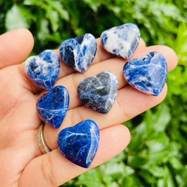 Cuore di sodalite burattato: pietra preziosa di cristallo blu e bianco (20 mm)