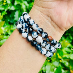 Orca Agate Bracelet, One Black White Orca Agate Crystal Bracelet, Round Bead Gemstone Bracelet, Natural Agate Jewelry