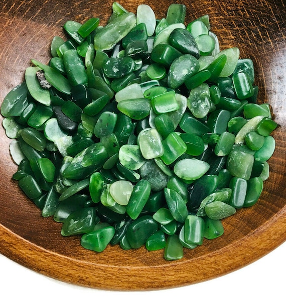 タンブル翡翠石（100g）天然グリーン翡翠ミニクリスタルロット宝石研磨 