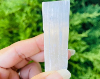 Bacchetta di cristallo di selenite grezza: pietra di spato satinato bianco (2-2,25")