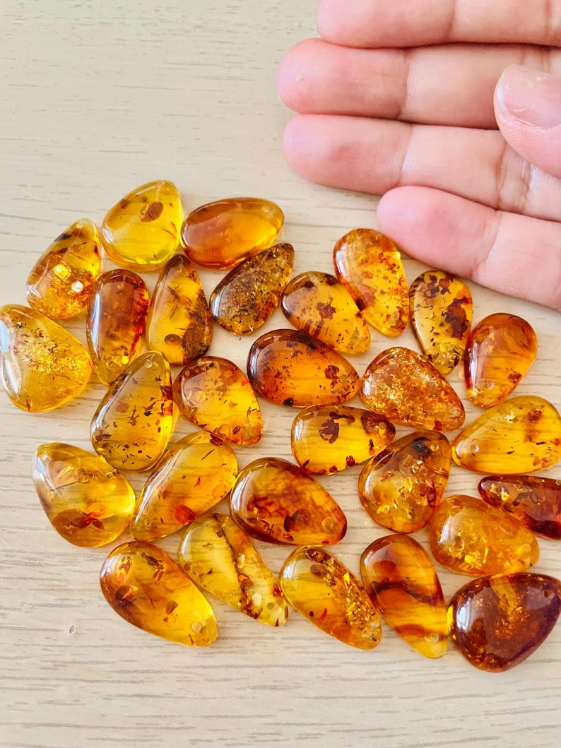 Druppelkristal gepolijst amber: cognacbruine edelsteen (20-30 mm) DRILLED Medium