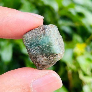 Raw Emerald Crystal (7.3G) Rough Emerald COLOMBIAN Natural Green Raw Crystal Rough Mineral Specimen Stone - Rare Emerald Stone