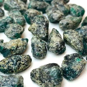 Rough Emerald (1) Raw Emerald Stone XS High Quality Dark Green Emerald Crystal Colombian Emerald, Raw Crystal Gemstone NATURAL