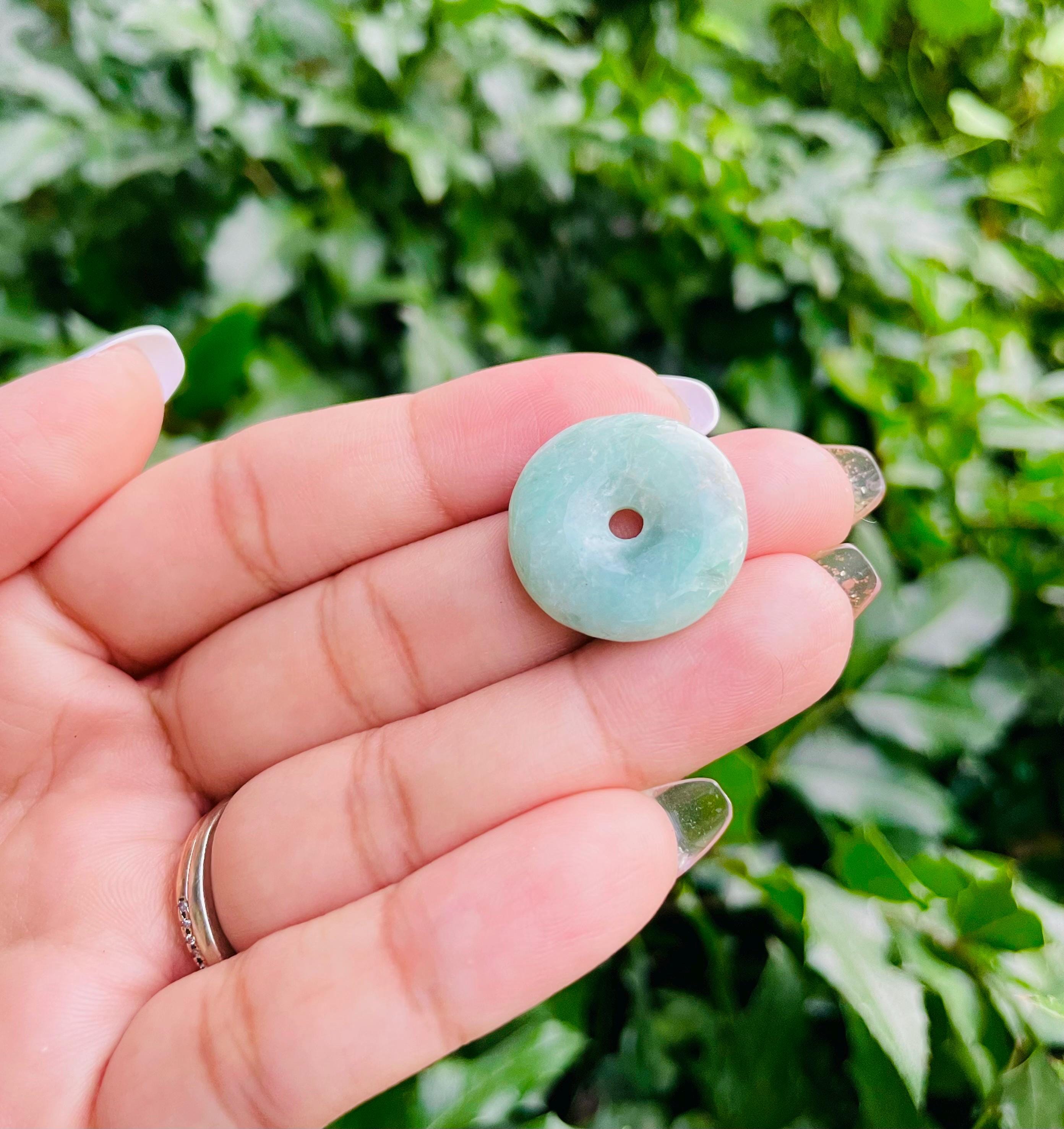 グリーンジェイドクリスタルドーナツ：彫刻された宝石（22 mm）4.7G