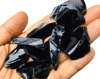大きな黒曜石　原石　　1キロ　弱 大きな黒曜石 原石 1キロ 弱