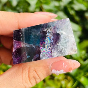 Punta de cristal de fluorita arcoíris: piedra preciosa semicruda de 90,2 g, 40 x 36 mm *LEER DESCRIPCIÓN