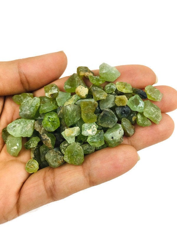 原石ペリドット水晶チップ：天然オリビン宝石ロット（40g） - Etsy 日本