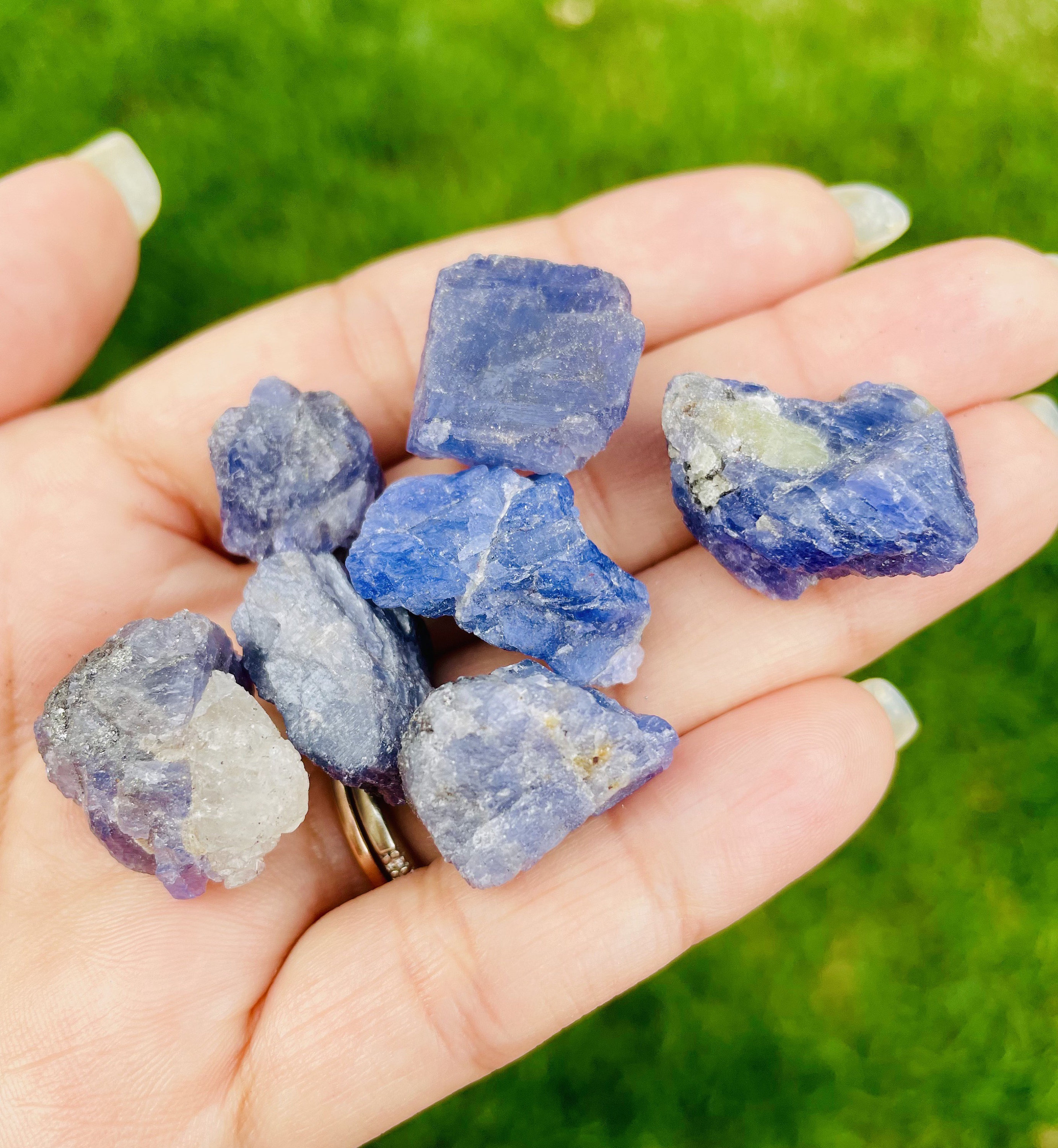 タンザナイト　原石　鉱物標本　天然石　102 タンザナイト 原石 鉱物標本 天然石 102 タンザナイト 原石 鉱物標本