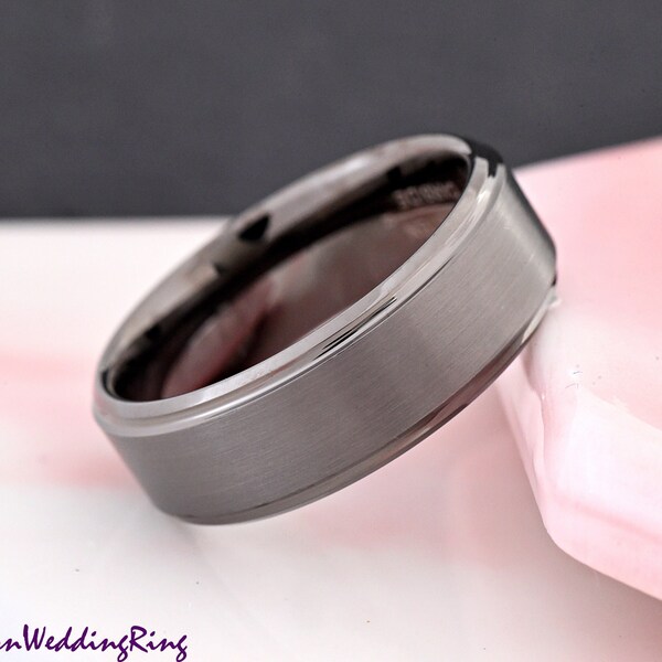 8mm Width Gunmetal Gray Tungsten Carbide Ring Brushed Center Minimalist Men's Wedding Band Laser Engrave Anniversary Gift for Boyfriend