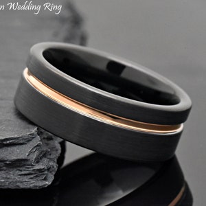 Tungsten Men&#39;s Wedding Ring, 8mm Mens Ring, Black Tungsten Wedding Band, Tungsten Carbide Ring, Rose Gold Inlay Pipe Cut Ring, Engraved