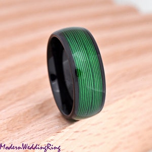 Bague en tungstène incrustée de fils verts 8 mm / Alliance pour homme / Bague de fiançailles en tungstène dôme noire / Bague d'anniversaire personnalisée / Cadeau pour homme image 5