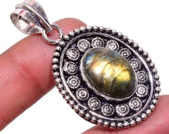 Labradorite and 925 silver pendant.