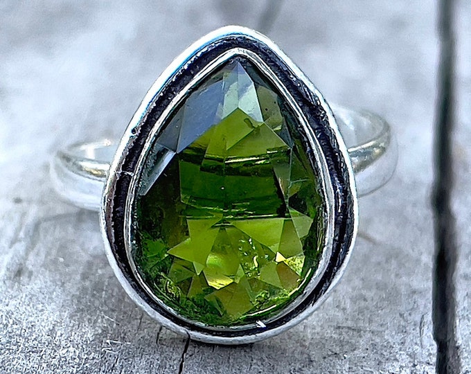 925 silver ring with a green peridot gem in the shape of a drop adjustable size boho style gift for woman gift for man