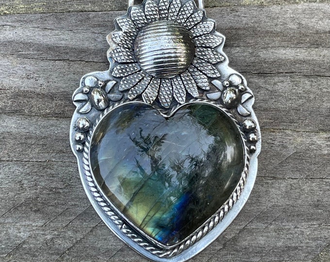 925 silver pendant with a labradorite heart adorned with a boho style silver sunflower