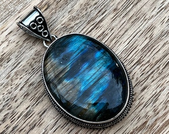 925 silver pendant, labradorite pendant, vintage pendant, large silver and labradorite pendant, old silver stone pendant