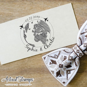 WEDDING STAMP, Rubber Stamp Name and Date, Save the Date Wedding Stamp, Custom Stamp, Invite Stamp, World Map Planes, Stempel Hochzeit imagem 8