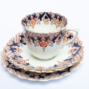 Antikes Porzellan Teetasse Trio mit floralen und vergoldeten Details, Vintage Teetasse und Untertasse, antike China Teetasse Trios, Vintage Teatime