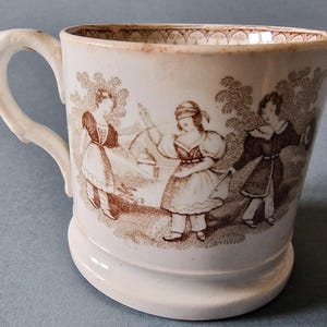 Taza infantil de cerámica inglesa antigua de Pearlware con detalle de juego de guardería, Pearlware antiguo, porcelana infantil, loza de transferencia antigua