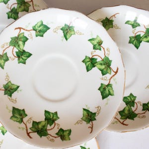 Colclough Bone China &#39;Efeublatt&#39; Untertassen (4), Colclough China, Vintage Teatime