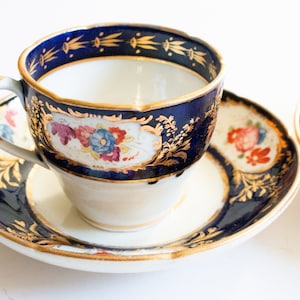 Vintage Imari Colours China Teacups and Saucers with Floral and Gilt Detail (2), Vintage Teatime, Antique China Teacups
