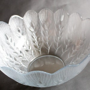 Vintage Large Pressed Glass Serving Bowl, Retro Glass Fruit Bowls, Vintage Glass Bowls