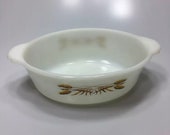 Fire King Golden Wheat 1 1 2 qt Oval Casserole Baking Dish 467 Milk Glass