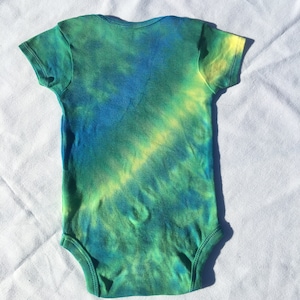 Tie Dye Onesie, Pumphose, Babyparty, einzigartiges Geschenk, 60 Mode, Kinder Geschenk, Geburtstag, Unterwäsche, Babymode, Tops und T-Shirts, 6-9 Monate