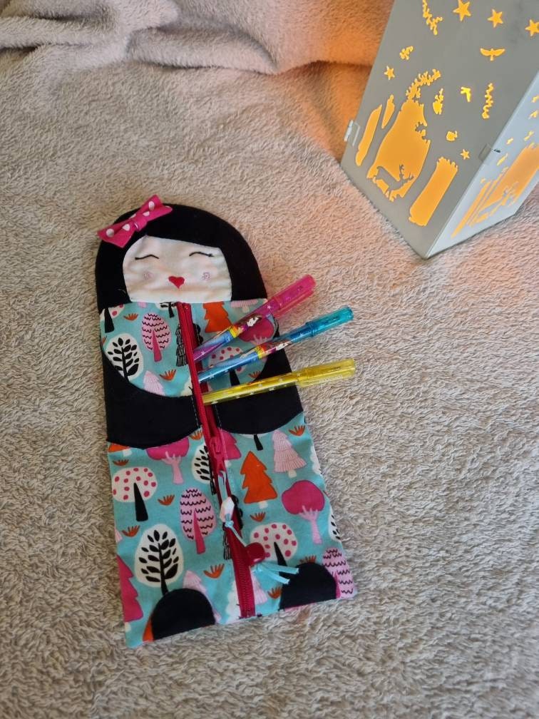 Trousse Enfants Poupée Japonaise Noire et Bleue