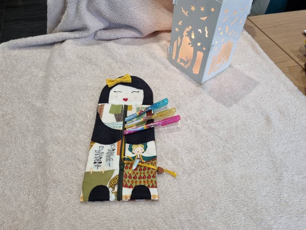 Trousse Enfants Poupée Japonaise Noire et Moutarde