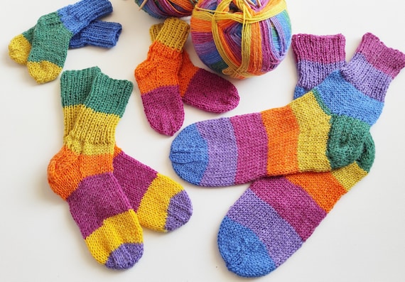 Regia Calze lavorate a mano, dai neonati agli adulti, colorate - Main Image