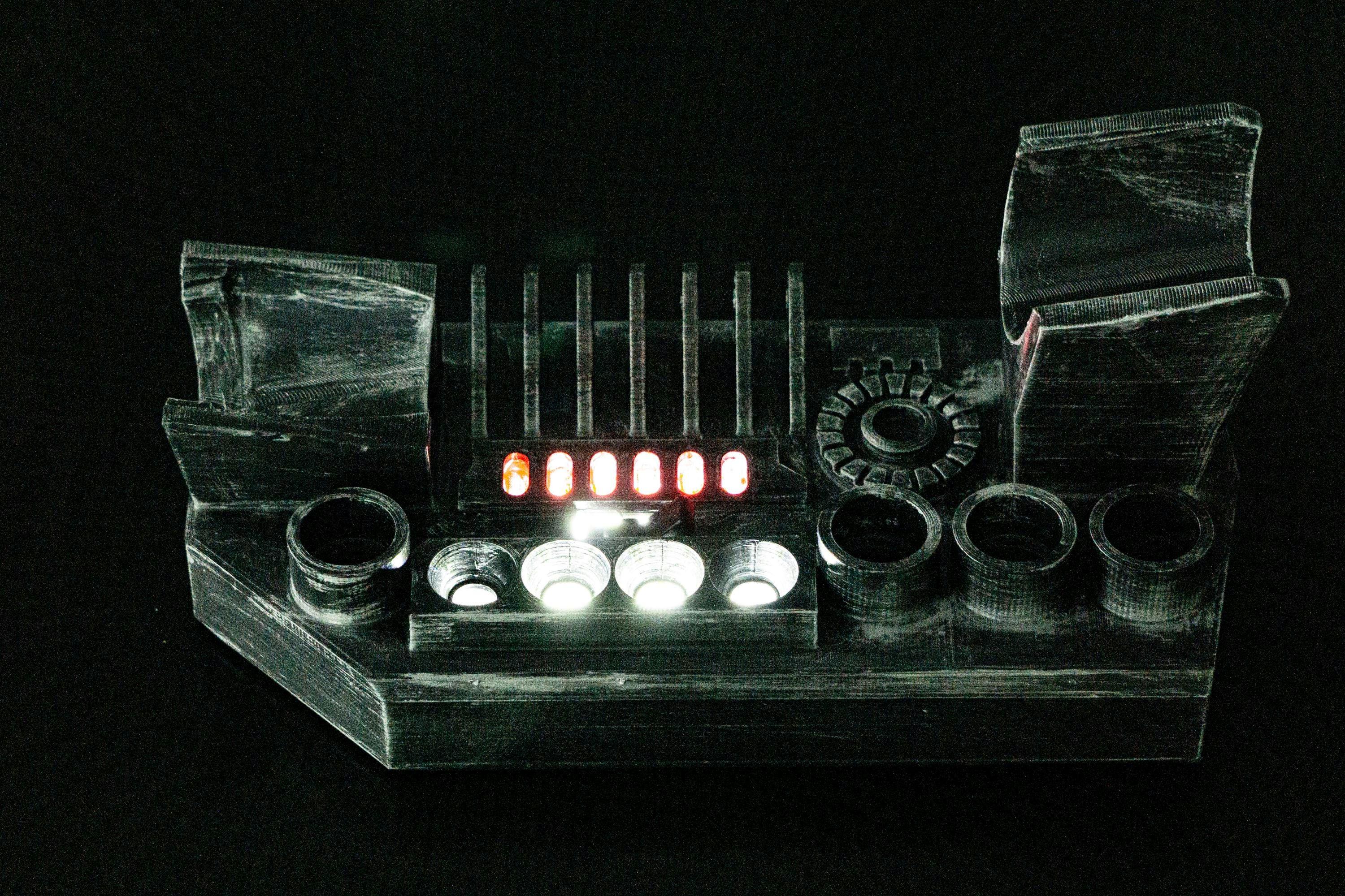 Savi&#39;s Lightsaber Display Stand: LED Lit Kyber Crystal Holder