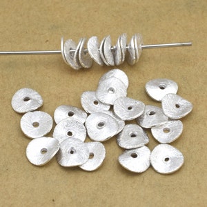6mm - 60 Stück silberne gewellte Scheiben Spacer, gebürstete gewellte Chips Scheiben Perlen - versilberte Heishi Spacer