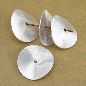 Espaçadores ondulados prateados 27 mm - 4 peças espaçadores de disco ondulado banhados a prata escovados chips espaçadores de disco para fazer joias, espaçadores prateados