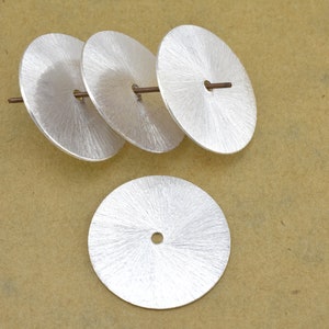 Espaçadores de disco banhados a prata de 28 mm - 2 unidades, grandes espaçadores de fabricação de joias com acabamento escovado, descobertas de disco plano prateado redondo