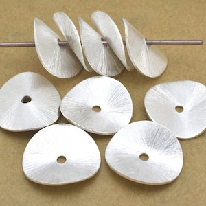 14mm - 10 Stück gewellte Scheiben Spacer versilbert gebürstete Chips Scheiben Spacer Perlen für die Schmuckherstellung, Silber Spacer, Metall Spacer Perlen