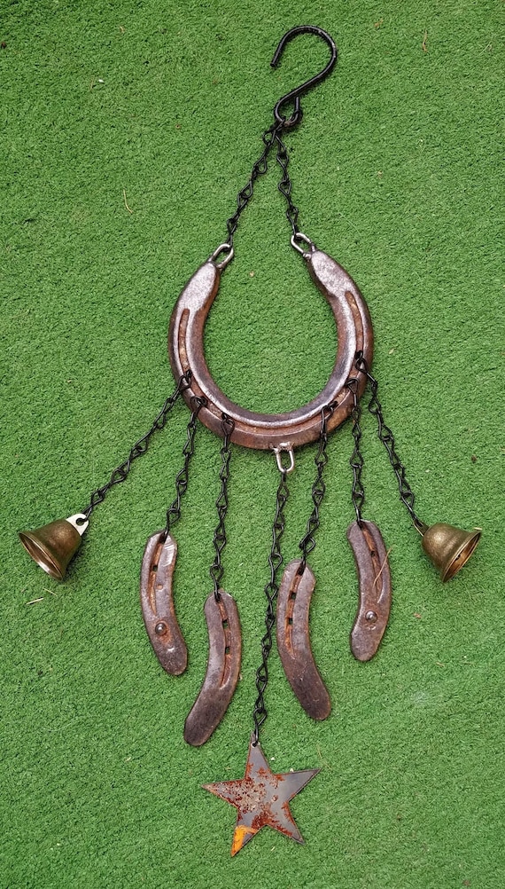 Carillon à Vent Fer à Cheval Et Lys Calla - Métal, 33x30cm, Décoration Jardin Ou Intérieur