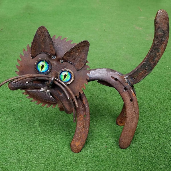 Sculpture de chat, chat en métal, décor en fer à cheval, art en fer à cheval, cadeau de chat, décor de chat, chat unique, chat d’art de ferraille