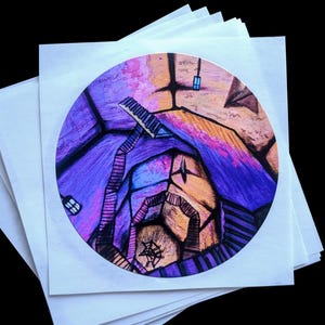 Puede incluir: Una pintura abstracta circular con un esquema de color morado, azul y naranja. La pintura presenta formas geométricas y líneas, creando una sensación de profundidad y movimiento.